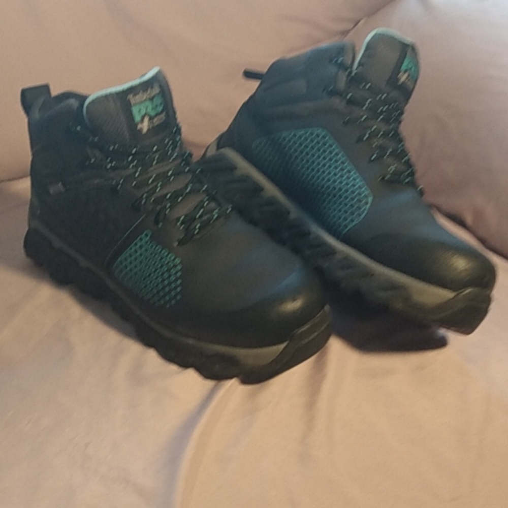 Timberlands woman's work boots. size 8 steal toe , non slip. Waterproof.